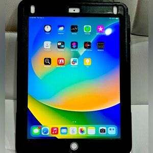 9.7 Inch IPAD PRO with Cover 128GB